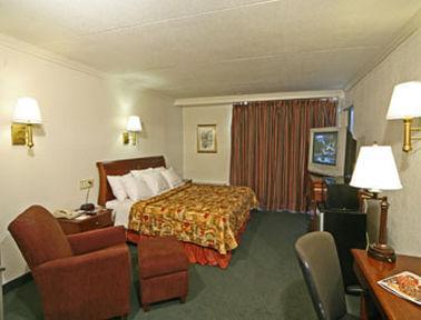 Knights Inn Ґрінсборо Номер фото